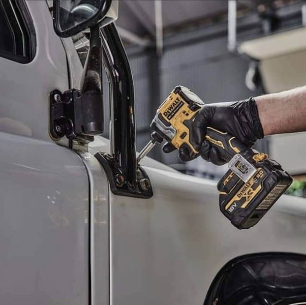 Набор из двух инструментов бесщеточных DeWALT DCK2050E2T DCK2050E2T фото
