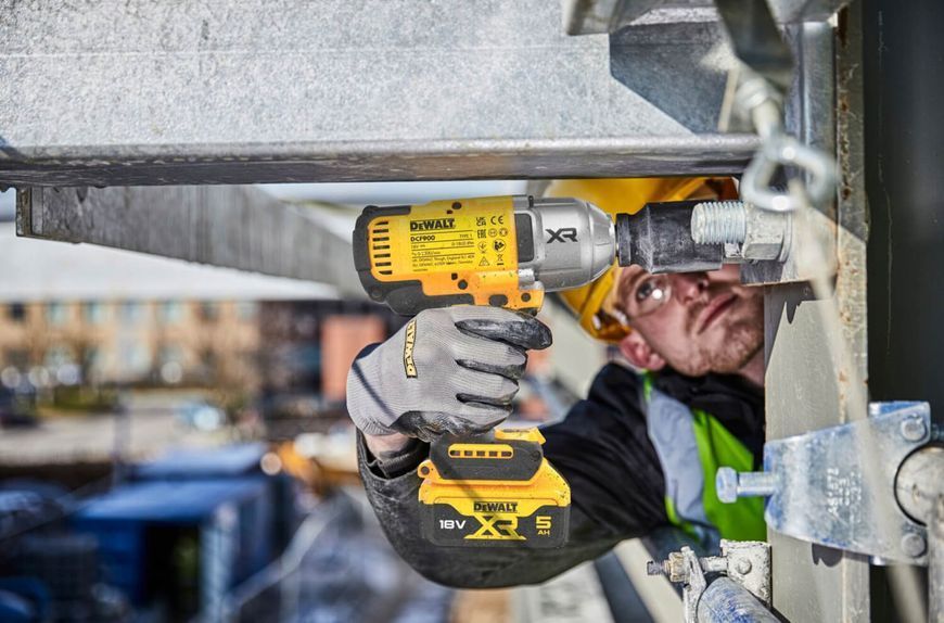 Гайковерт ударный аккумуляторный бесщёточный DeWALT DCF900NT DCF900NT фото