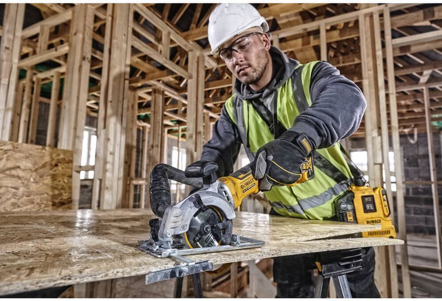 Пила дисковая аккумуляторная бесщёточная компактная DeWALT DCS571NT DCS571NT фото