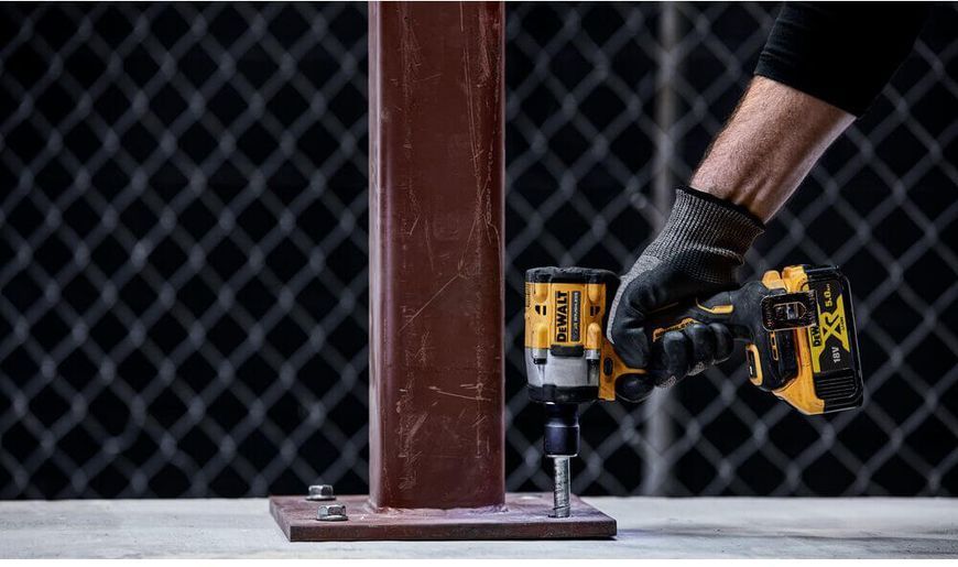 Гайковерт ударний акумуляторний безщітковий DeWALT DCF921P2T DCF921P2T фото