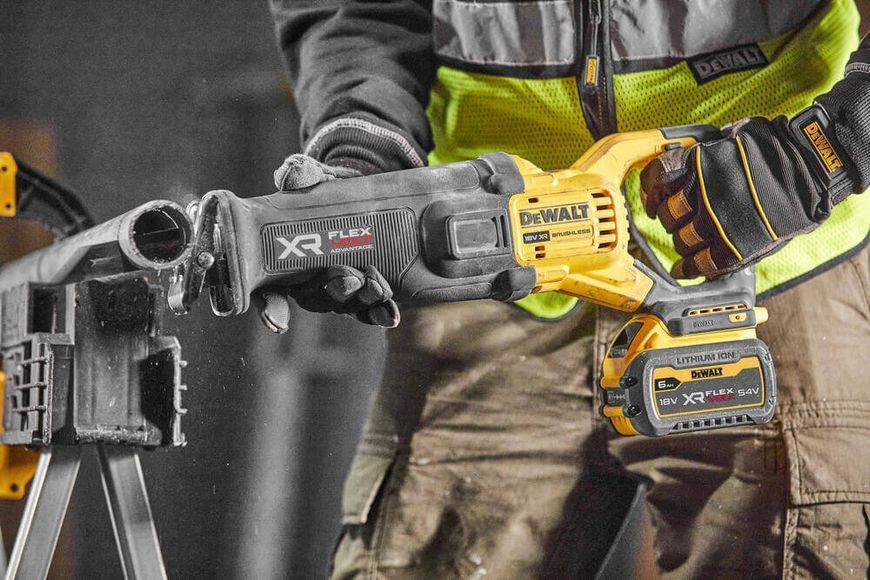 Пила сабельная аккумуляторная DeWALT DCS386T1 DCS386T1 фото