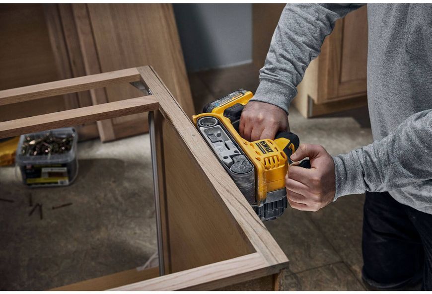 Шлифмашина ленточная аккумуляторная бесщёточная DeWALT DCW220N DCW220N фото