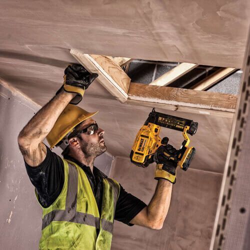 Пістолет цвяхозабивний акумуляторний безщітковий DeWALT DCN680NT DCN680NT фото