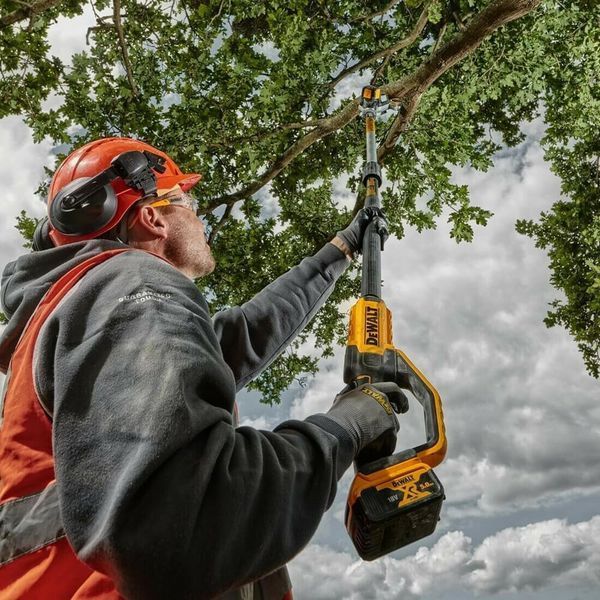 Высоторез аккумуляторный бесщёточный со штангой DeWALT DCMPS567P1 DCMPS567P1 фото