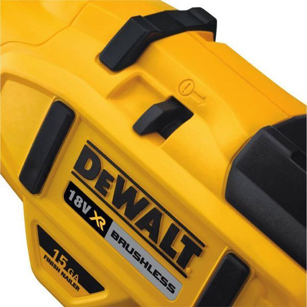Пістолет цвяхозабивний акумуляторний безщітковий DeWALT DCN650N DCN650N фото