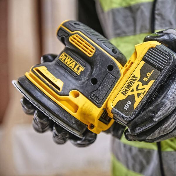 Шлифмашина эксцентриковая аккумуляторная бесщёточная DeWALT DCW210P2 DCW210P2 фото